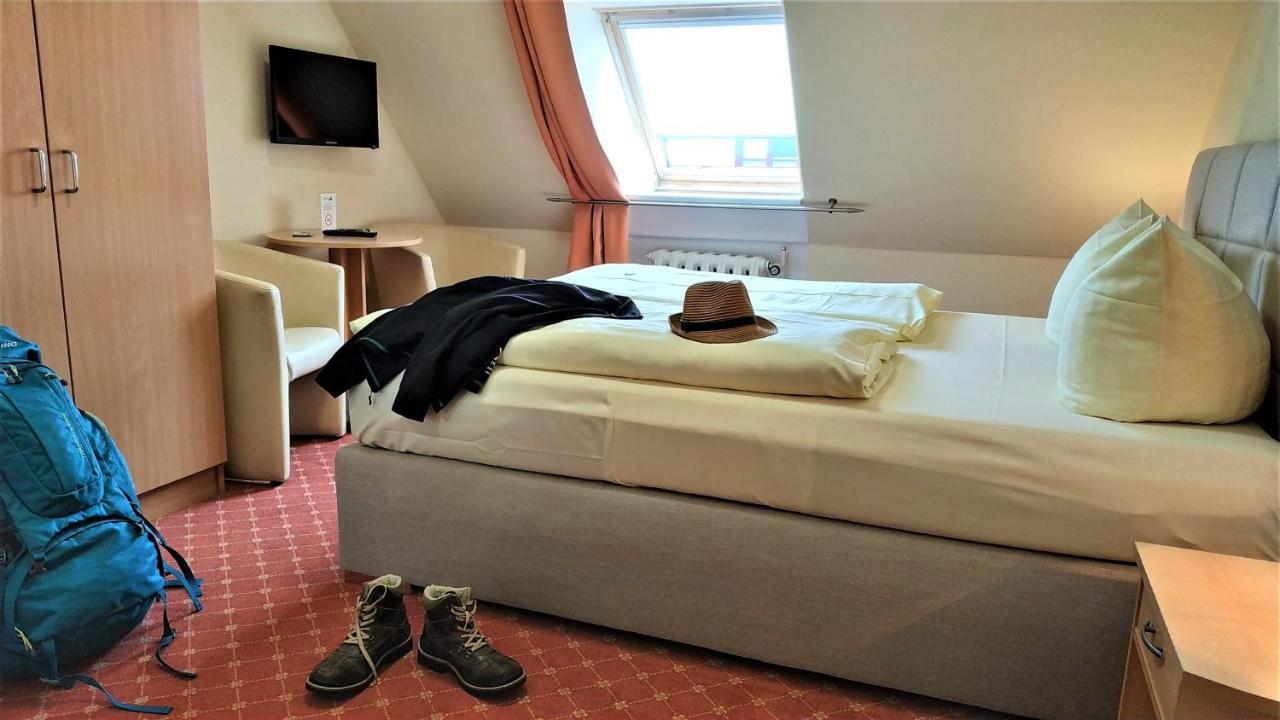 Altstadthotel Goldene Kugel Waren  Exterior foto