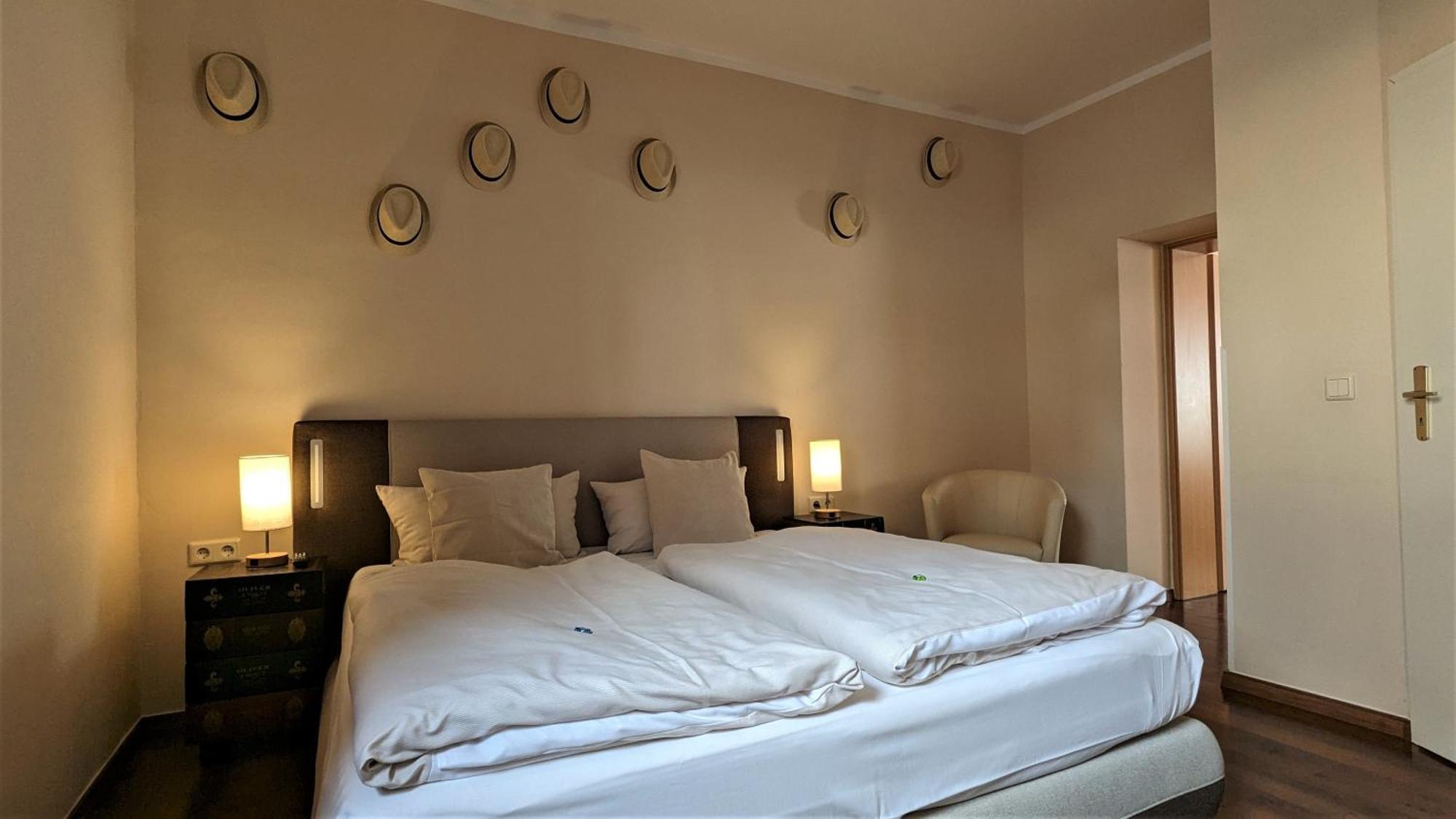 Altstadthotel Goldene Kugel Waren  Exterior foto