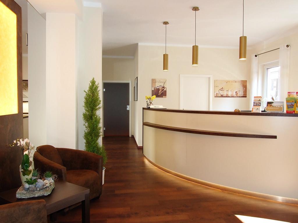 Altstadthotel Goldene Kugel Waren  Exterior foto