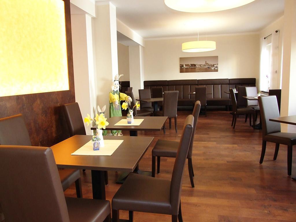 Altstadthotel Goldene Kugel Waren  Exterior foto